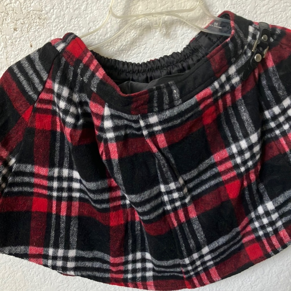 FINAL MARKDOWN Girl’s lined plaid skirt see label for size